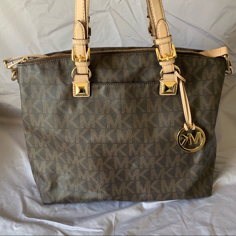 MK Shoulder or larger cross body Bag!